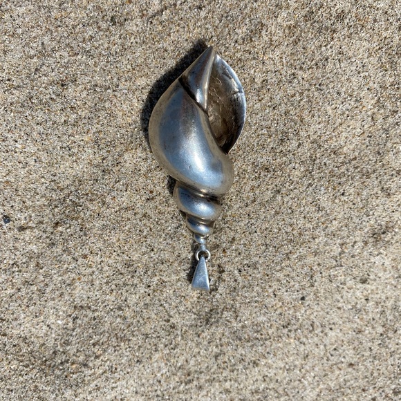 Silver Shell Pendant - Picture 3 of 3